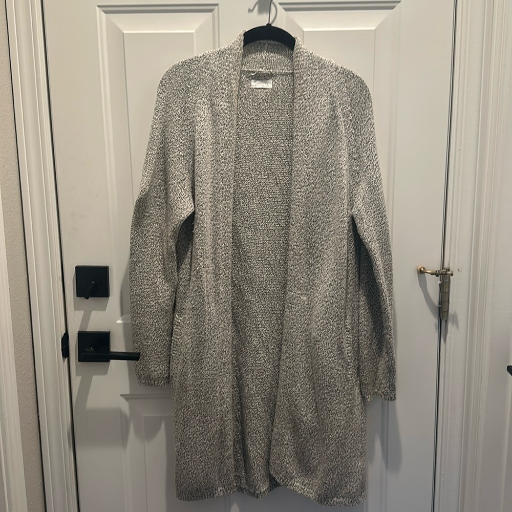 Community sweater cardigan from Aritzia. Lightly worn, extremely soft! Size S